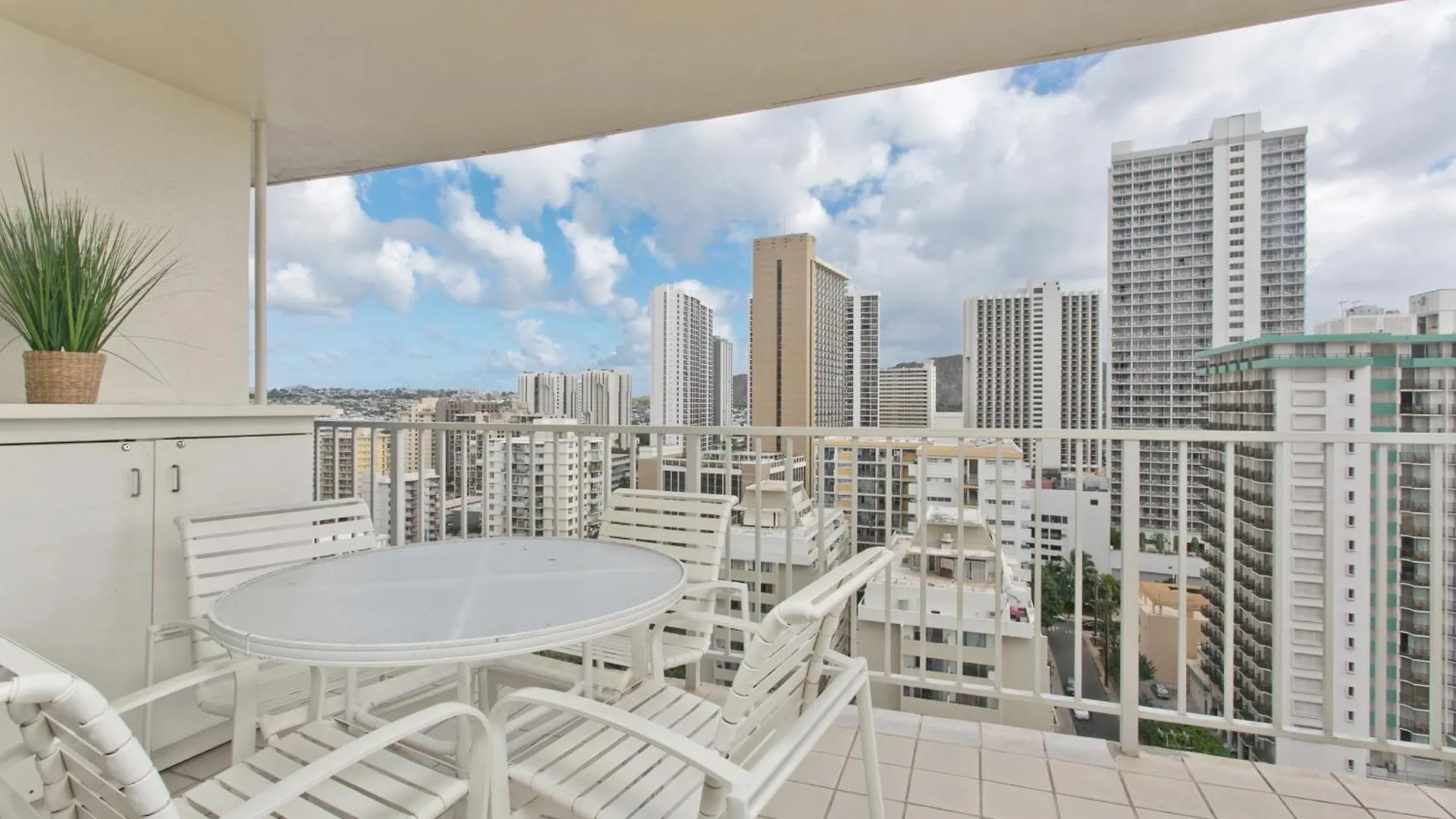 Stylish 1-Br Condo With Breathtaking Ocean Views Honolulu United States