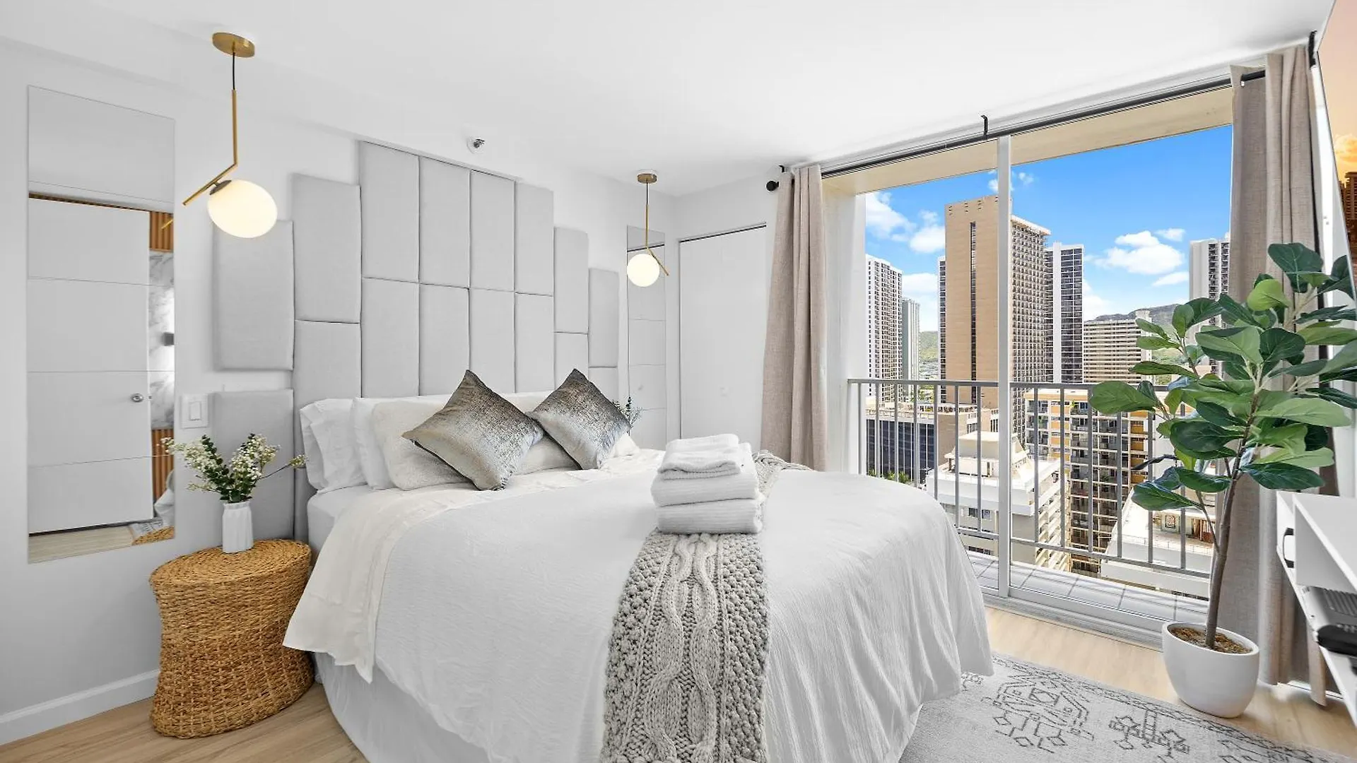 Stylish 1-Br Condo With Breathtaking Ocean Views Honolulu 0*,  United States