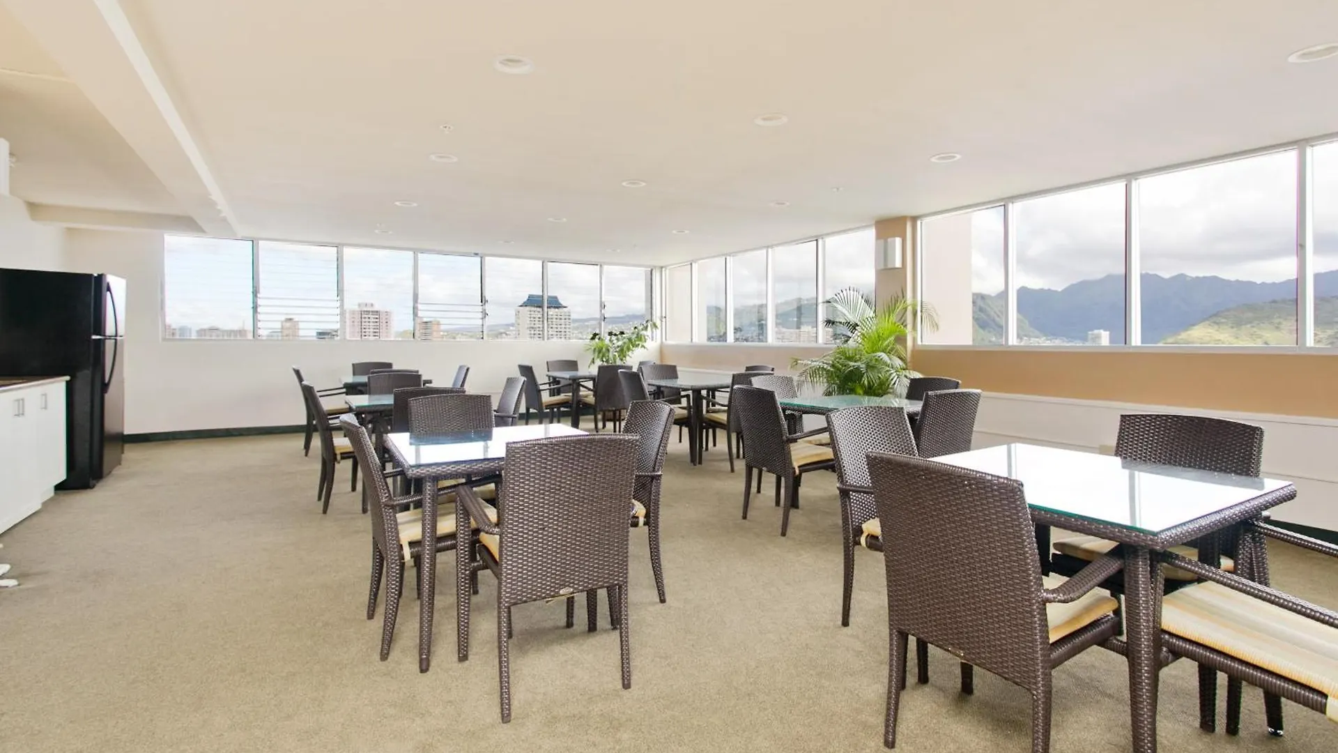 Stylish 1-Br Condo With Breathtaking Ocean Views Honolulu Stati Uniti