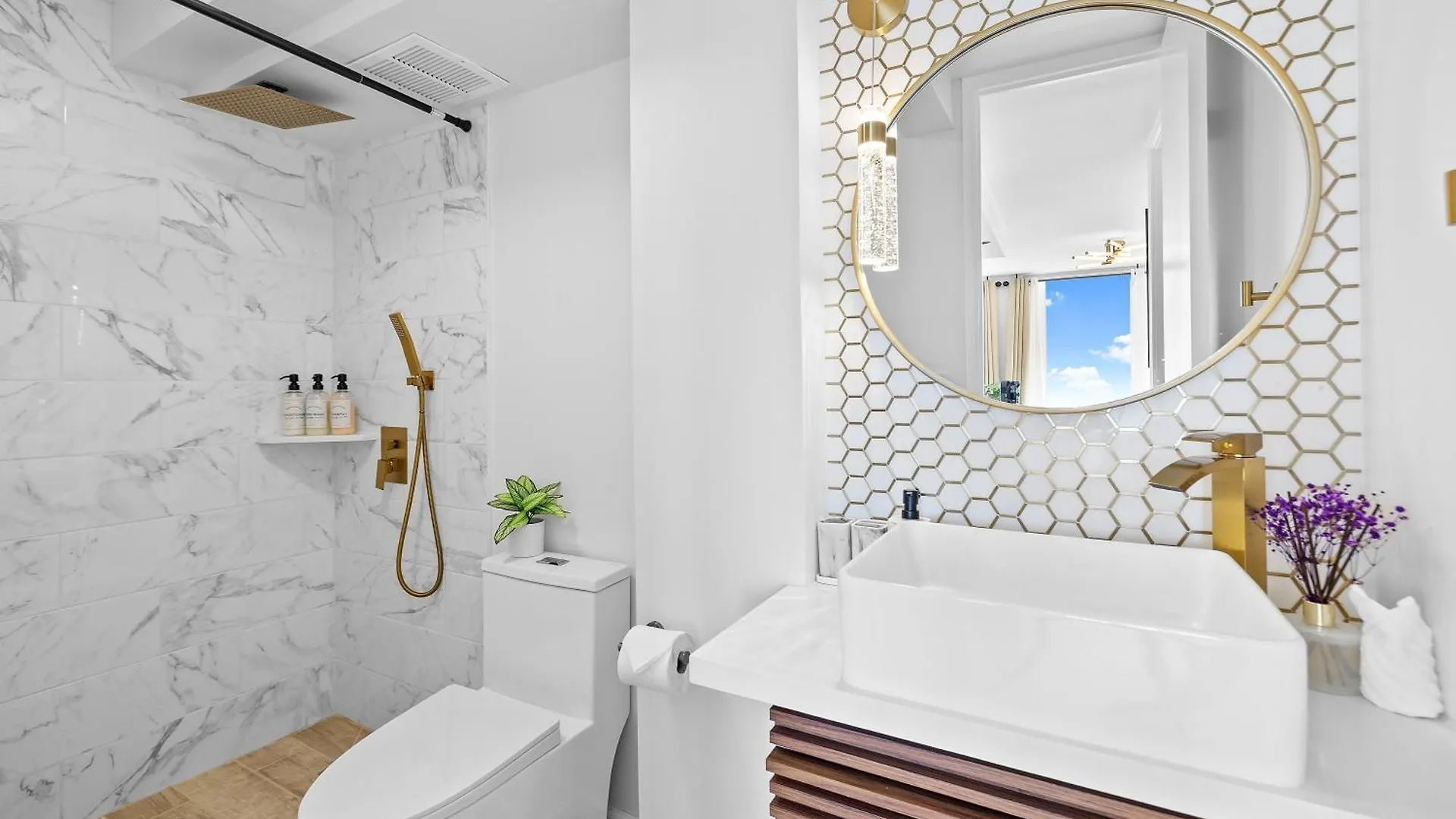 Stylish 1-Br Condo With Breathtaking Ocean Views Honolulu